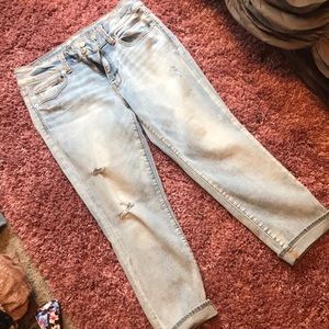 Never worn! American Eagle super stretch jeans
